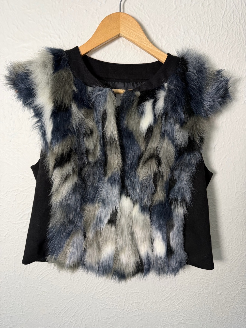Cabi Faux Fur Vest Womens Medium Blue Gray Black Cropped Statement Boho